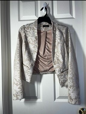 Lace Cropped Blazer Jacket in Ivory